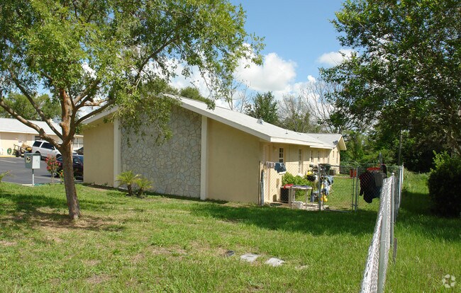 Building Photo - Clermont Villiage Apartments