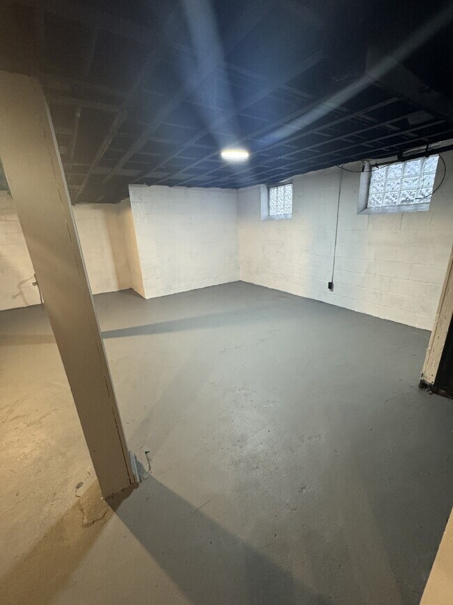 Building Photo - Ready for Move-In: Spacious 3-Bed Home