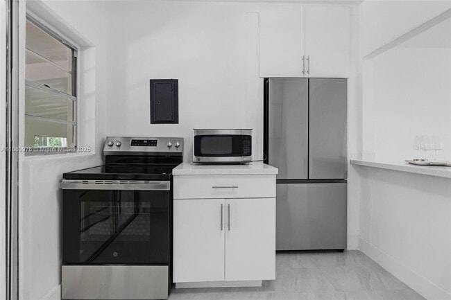 Building Photo - 1107 El Rado St