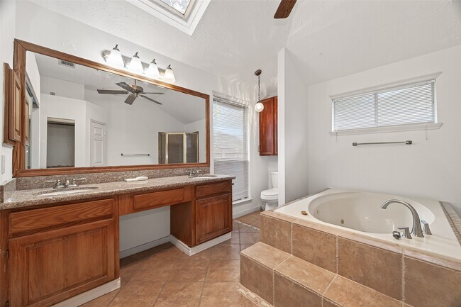 Building Photo - 3306 S Greenpark Dr