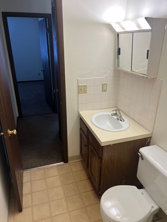 Building Photo - 5418-5422 Menlo Ct