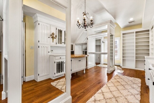 Building Photo - 115 Aspen Ave