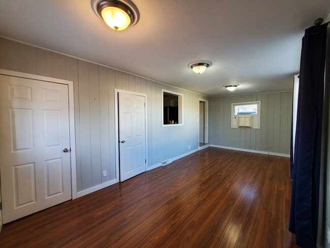 Building Photo - 3 Bed Home in Denver's Athmar Park  **Move...