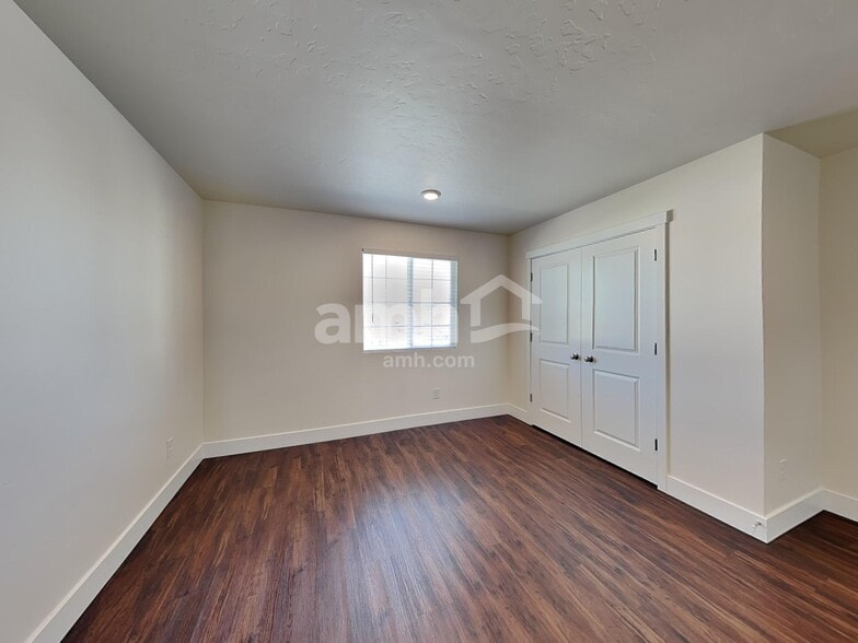 Building Photo - 1461 W Afton St