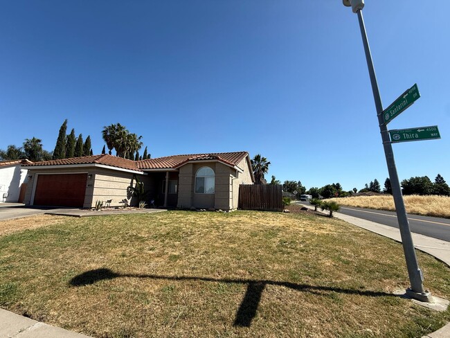 Building Photo - Charming 3 bedroom, 2 bathroom home locate...