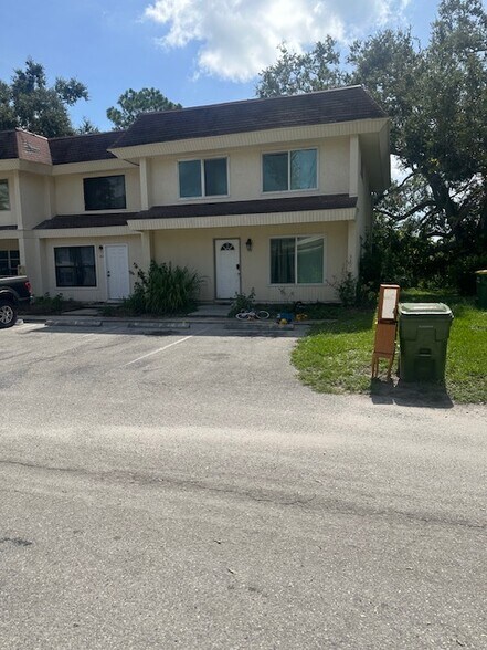 Front of Townhouse - 310 Barlow Ave