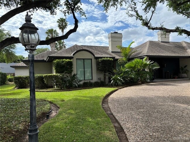 Building Photo - 11 SW Greenbriar Square