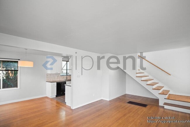 Building Photo - 903 61st St