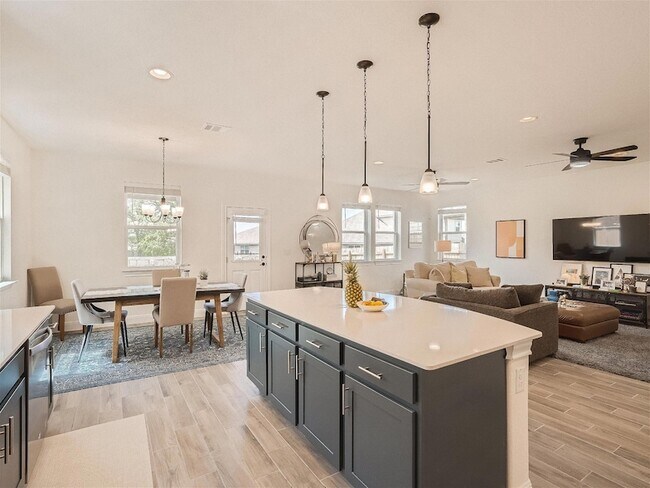 Building Photo - 412 Arrowhead Vine St