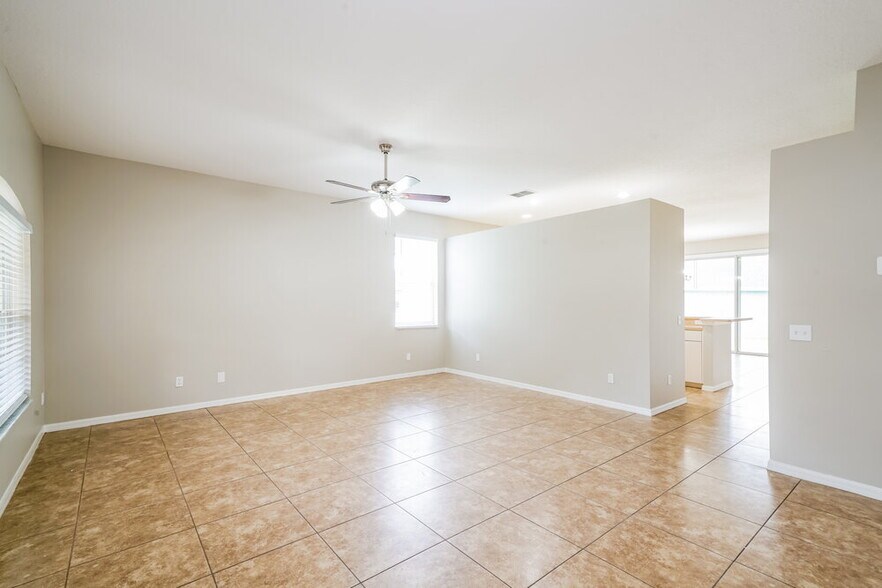 Building Photo - 2525 Deer Forest Dr