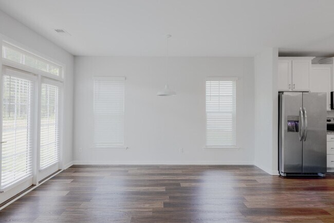 Building Photo - 61 Conifer St