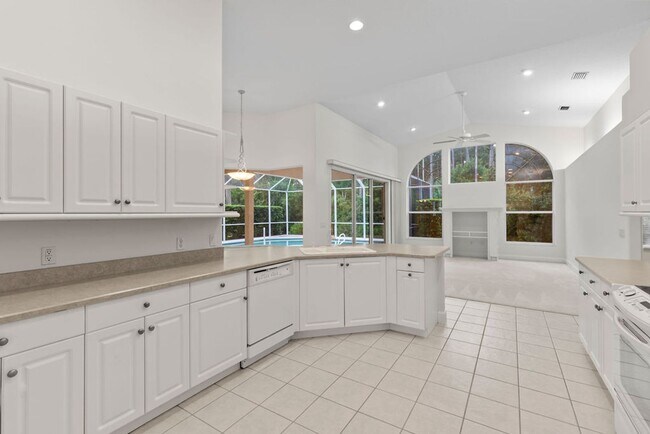 Building Photo - Beautiful Breakaway Trails Pool Home