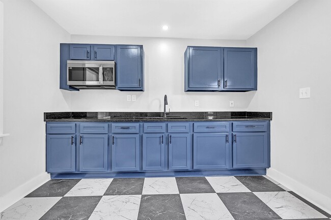 Building Photo - 2245 Monroe Ave