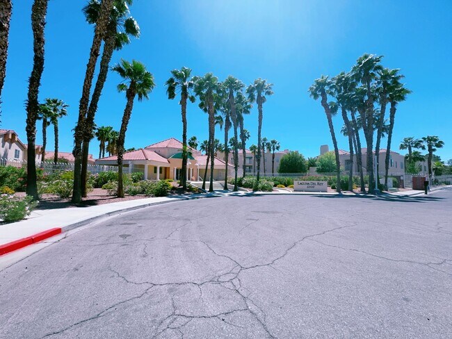 Building Photo - 2b2b Condo Tropicana/Jones  $1450