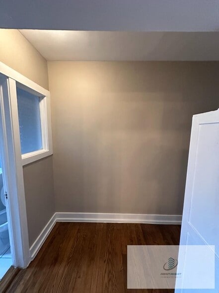 Building Photo - 1712 W Albion Ave