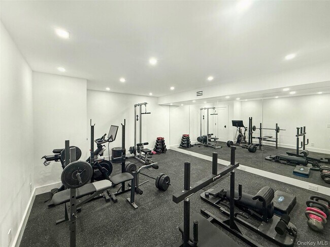 Building Photo - 121 Ponquogue Ave