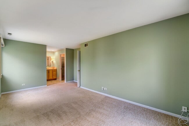 Building Photo - 741 Acorn Ct