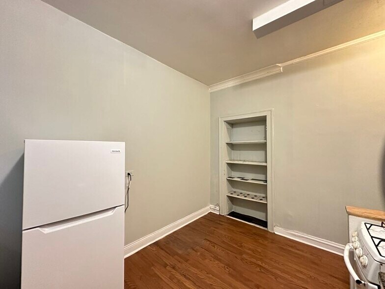 Building Photo - 4646 N Paulina St