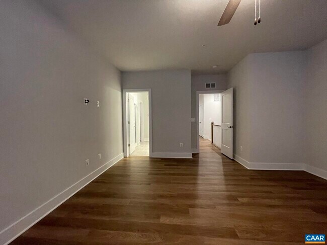 Building Photo - 939 Salamander St