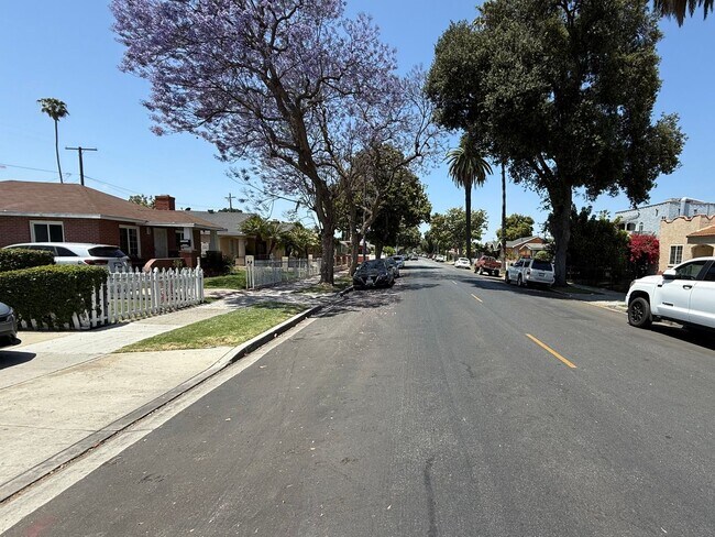 Building Photo - Charming Long Beach Home with Bonus Spaces!