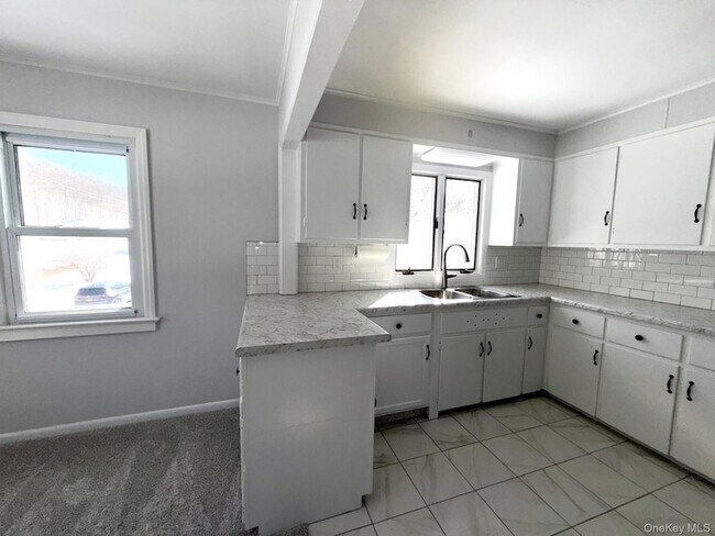 Building Photo - 375 NY-292