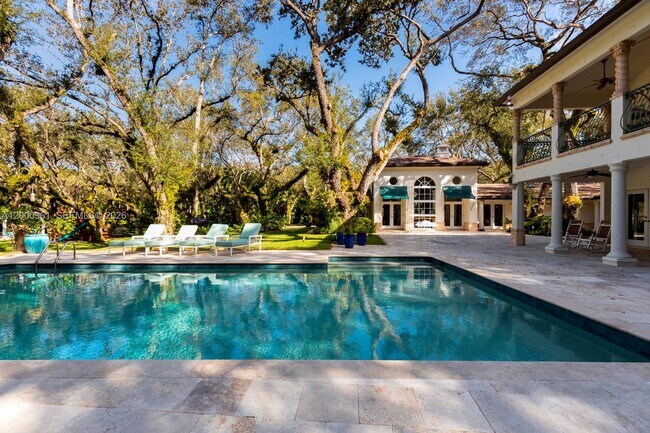 Building Photo - 10100 Lakeside Dr