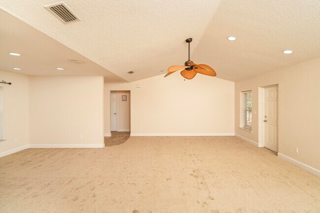 Building Photo - 4040 Red Pine Ln