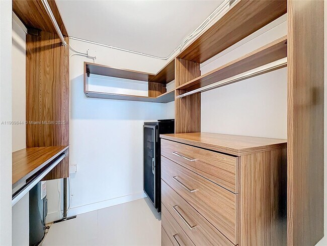 Building Photo - 2715 N Ocean Blvd