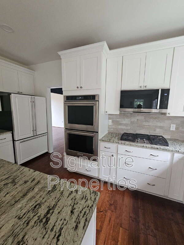 Building Photo - 5600 Barnsley Pl