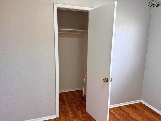 Building Photo - 1813 Westcliff Dr