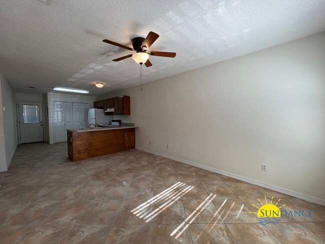 Building Photo - Great 2 Bedroom Unit in Crestview!