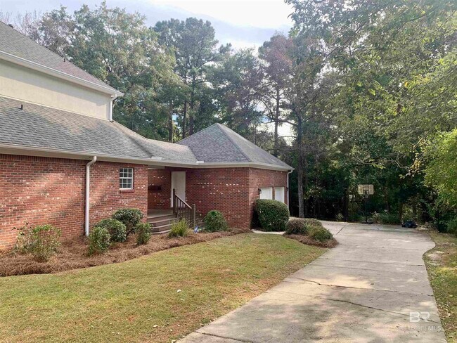 Building Photo - 30587 Middle Creek Cir