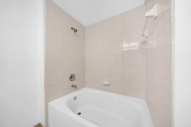 Building Photo - 3020 Alcazar Pl