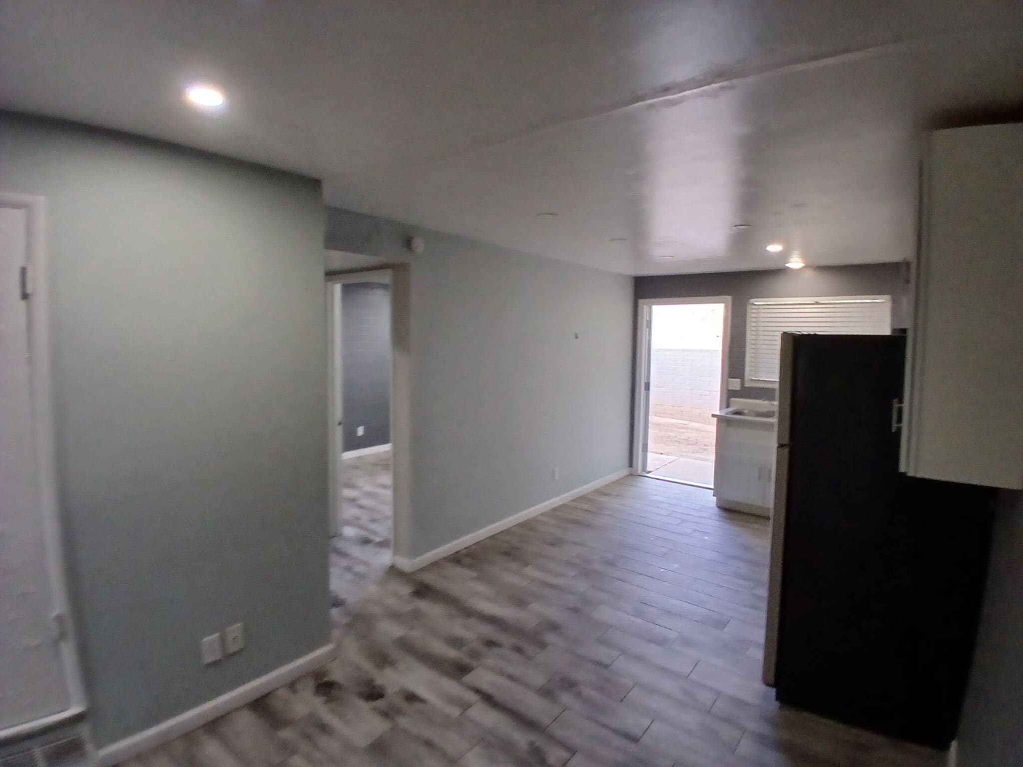 Kitchen - 2332 N Catalina Ave