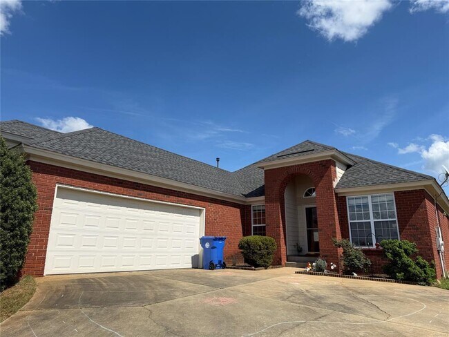 Building Photo - 650 Little Farm Rd