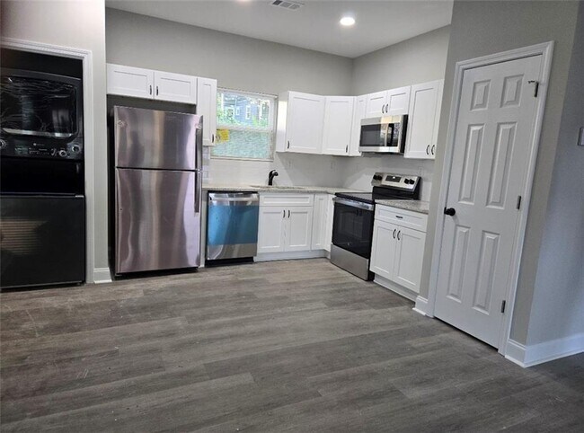 Building Photo - 650 Holderness St SW