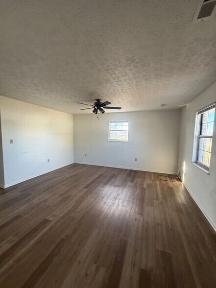 Building Photo - 6920 E Andrew Johnson Hwy