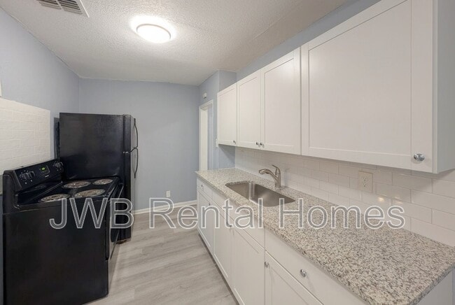 Building Photo - 1530 W 10th St