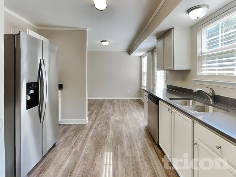 Building Photo - 3933 Far West Dr