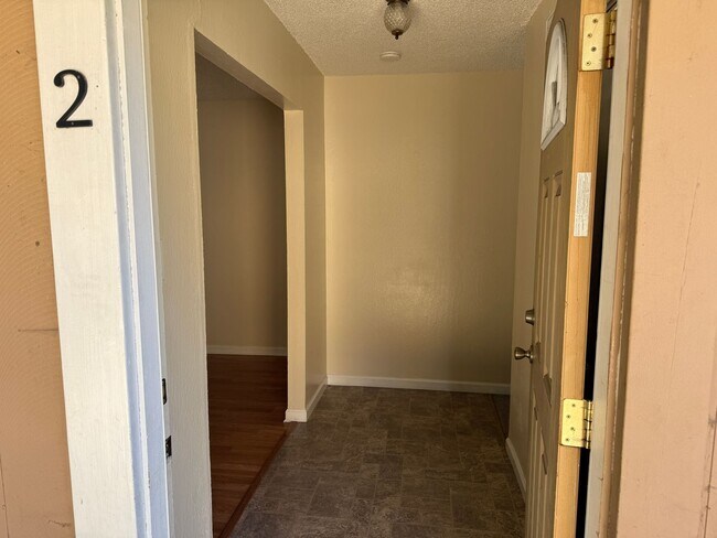 Building Photo - 2225 Hillsborough Ct