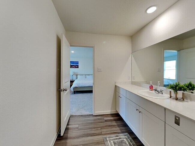 Building Photo - 14141 Emeric St