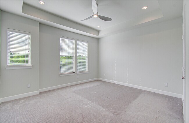 Building Photo - 2818 Grand Fountains Dr