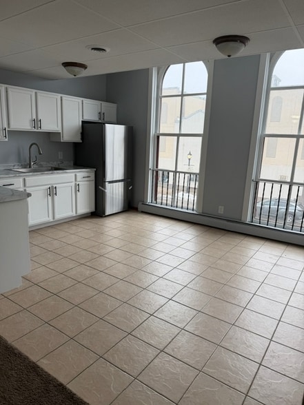 Building Photo - 205 Plum St