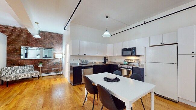 Building Photo - 19 Stanhope St