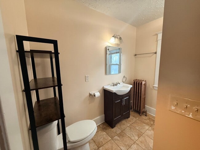 Building Photo - 4 Bedroom, 1.5 Bath Home – North East Grand Rapids