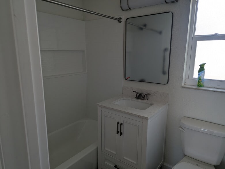 Building Photo - 2706 Pass a Grille Way