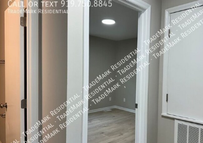 Building Photo - 4724 Hoyle Dr