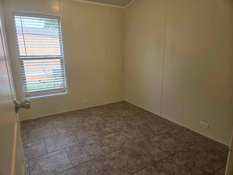 Building Photo - 709 N Collins Fwy