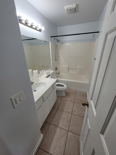 Building Photo - 11559 Compass Point Dr N