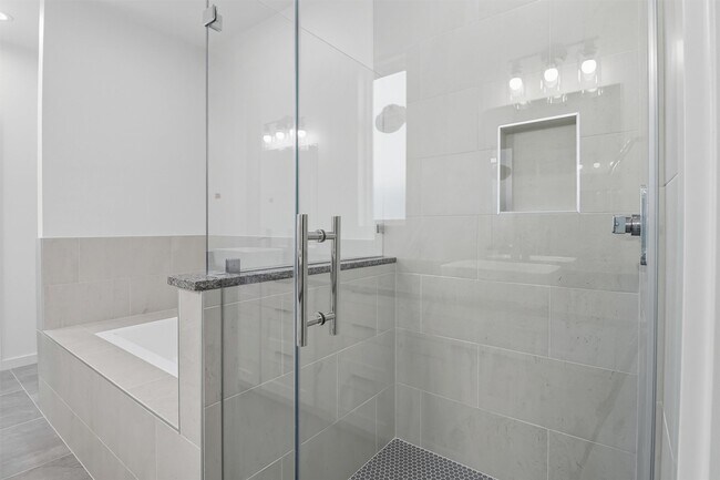 Building Photo - 2923 El Fenice Ln